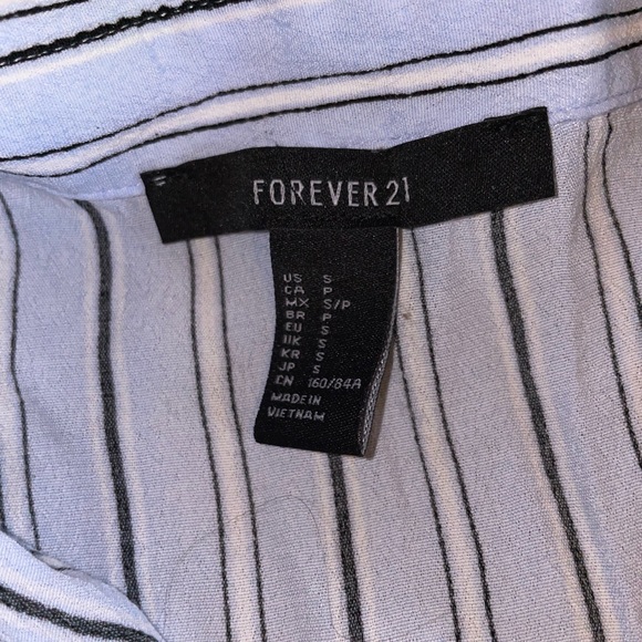 Cropped Button up top - Picture 2 of 2